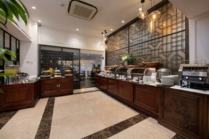 Breakfast, lunch and dinner served