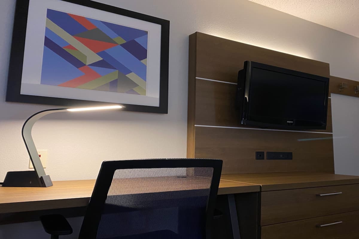 1 bedroom, desk, laptop workspace, blackout drapes