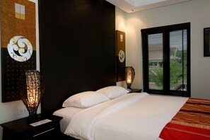 Pool Villa 3 Bedroom | 房內夾萬、獨特設計、書桌、遮光窗簾/窗簾
