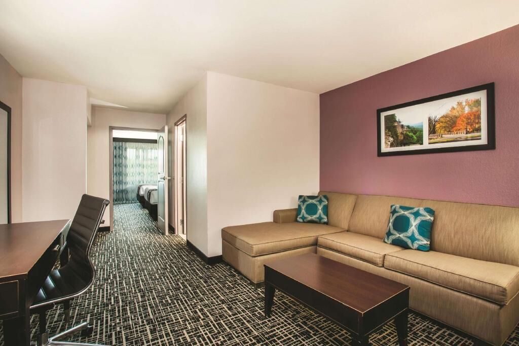 Living area | Flat-screen TV