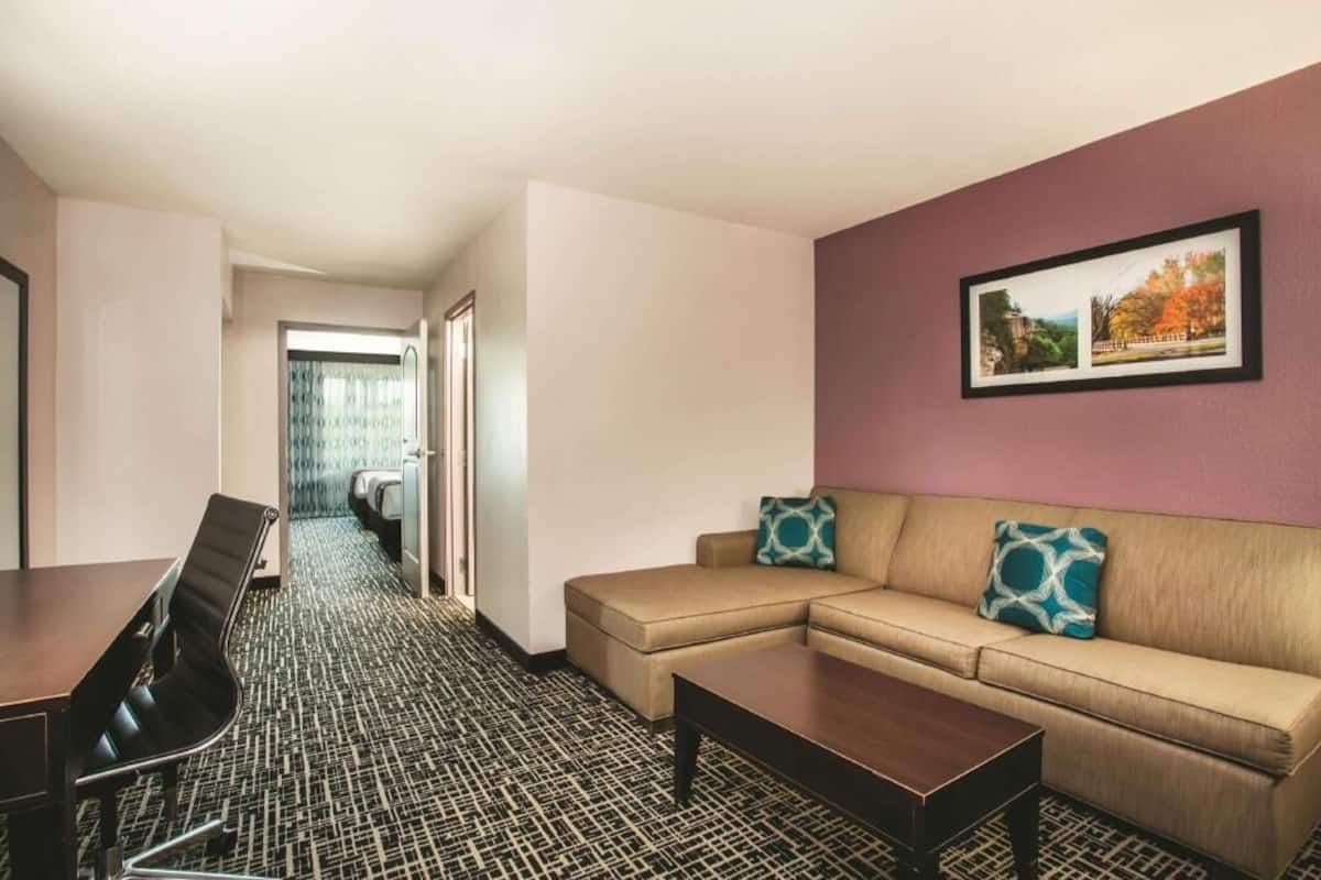 Living area | Flat-screen TV