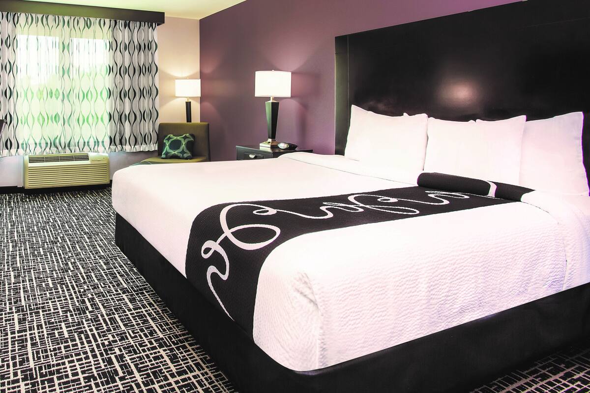 room, 1 king bed, non smoking | premium bedding, desk, blackout curtains, iron/ironing board