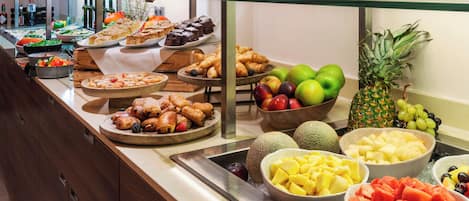 Breakfast, dinner served; international cuisine, al fresco dining