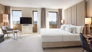 The Level Junior Suite with Executive Lounge Access | Desk, laptop workspace, blackout drapes, soundproofing