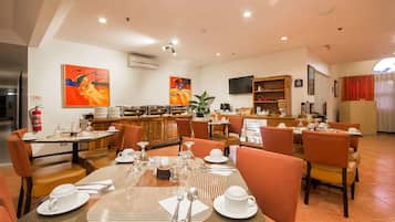 Free daily buffet breakfast