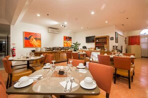 Free daily buffet breakfast