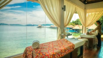 Espace de soins pour les couples, bain Ă remous, soins corporels