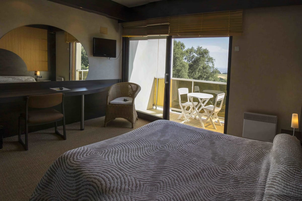 Premium bedding, desk, soundproofing, iron/ironing board
