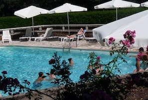 Seasonal outdoor pool - Hôtel authentic by balladins – Rodez / Le Ségala (Baraqueville)