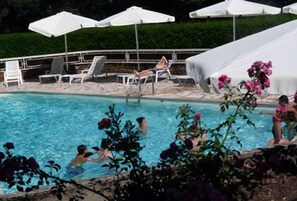 Piscina externa sazonal