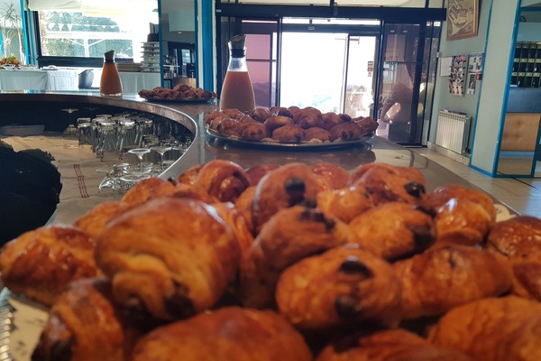 Daily buffet breakfast for a fee