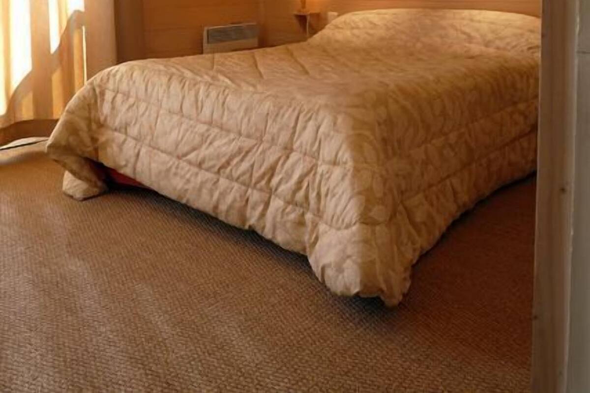 Premium bedding, desk, soundproofing, iron/ironing board (on request)