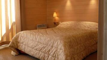 Biancheria da letto di alta qualità, una scrivania, insonorizzazione