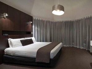 Iron/ironing board, cots/infant beds, rollaway beds, free WiFi - The Towers on the Park (Christchurch)