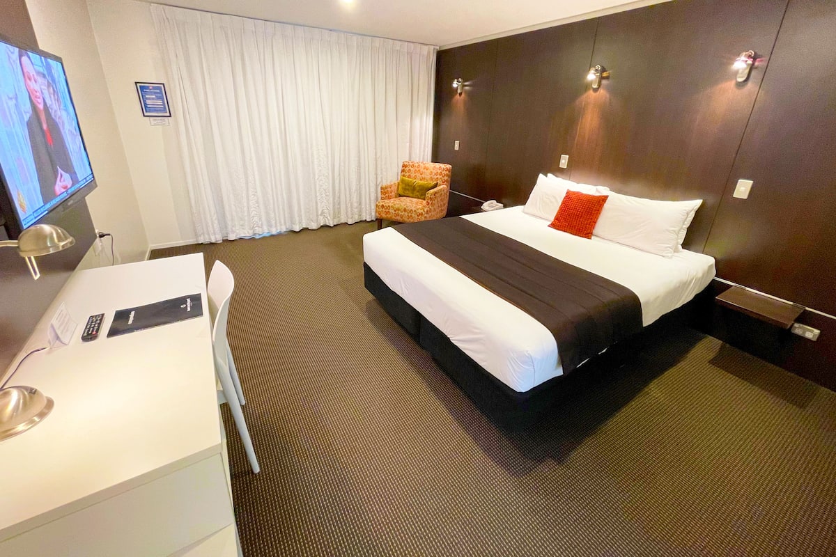 Iron/ironing board, cribs/infant beds, rollaway beds, free WiFi