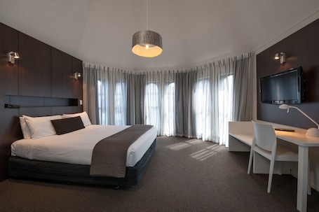 Tabla de planchar con plancha, cunas y camas plegables/adicionales