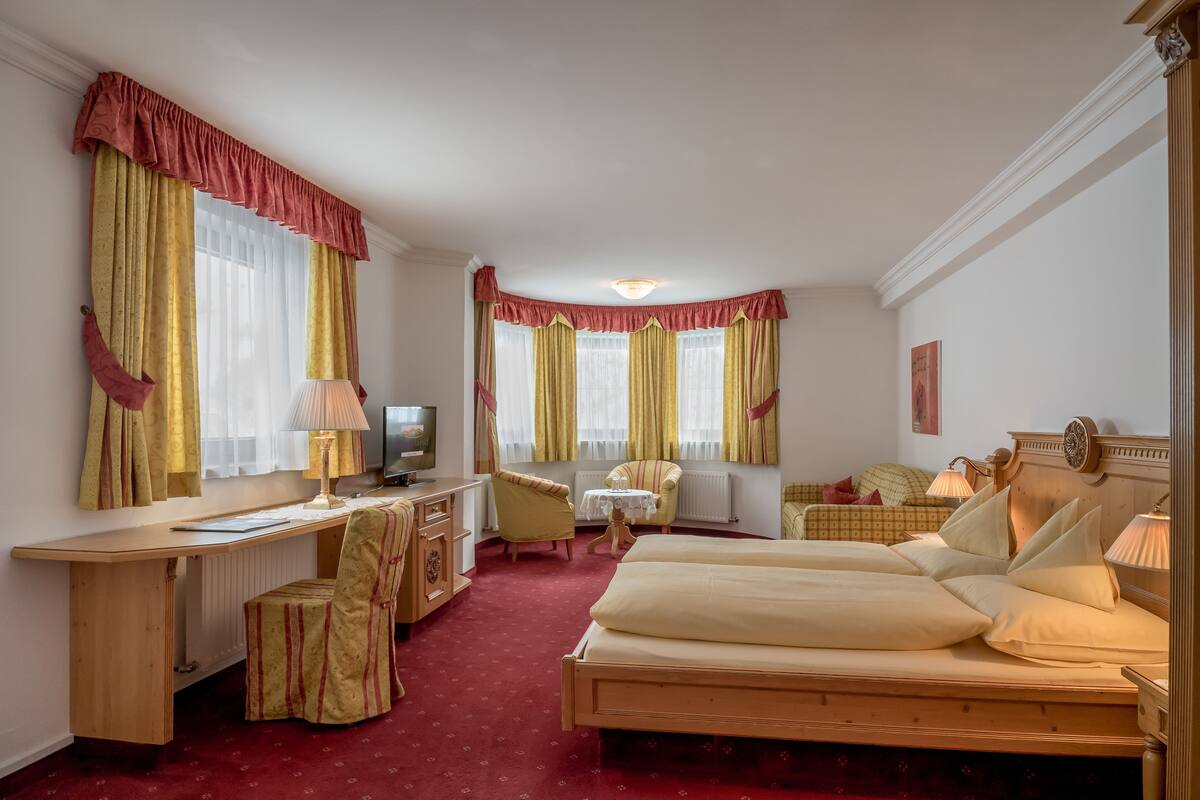 Allergiatestatut vuodevaatteet, untuvapeitot, tallelokero huoneessa