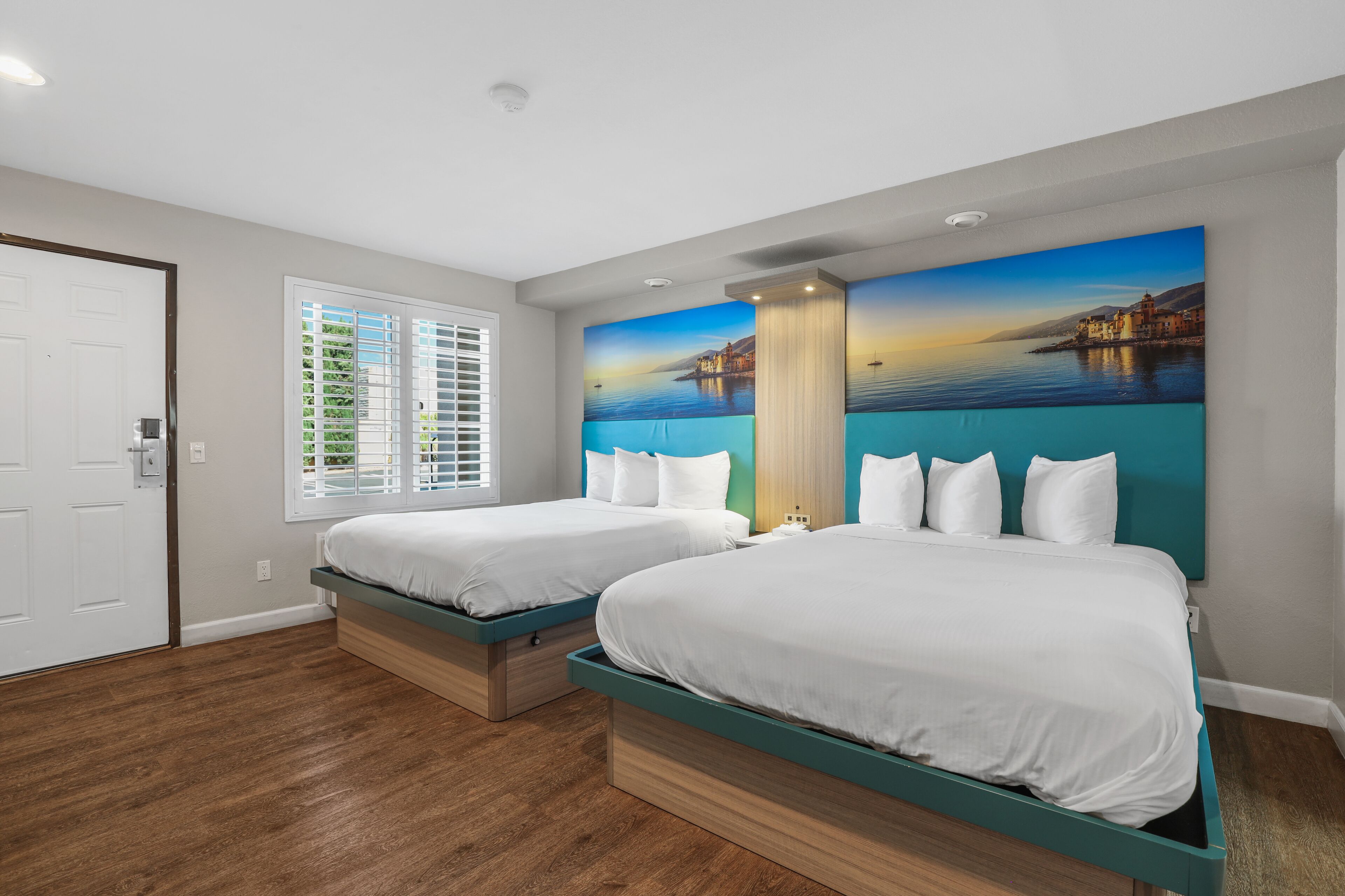 Economy Single Room, 2 Double Beds