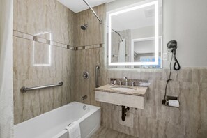 Economy Single Room, 1 King Bed | Bathroom