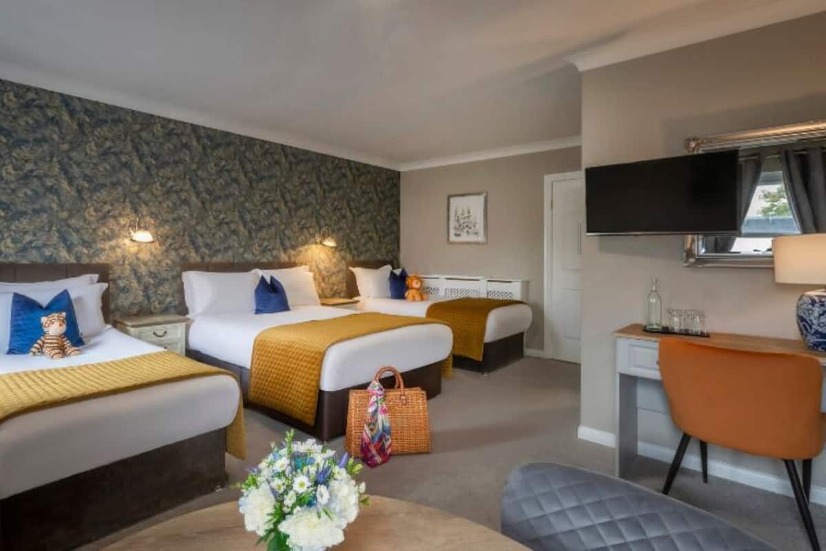 In-room safe, desk, iron/ironing board, free WiFi