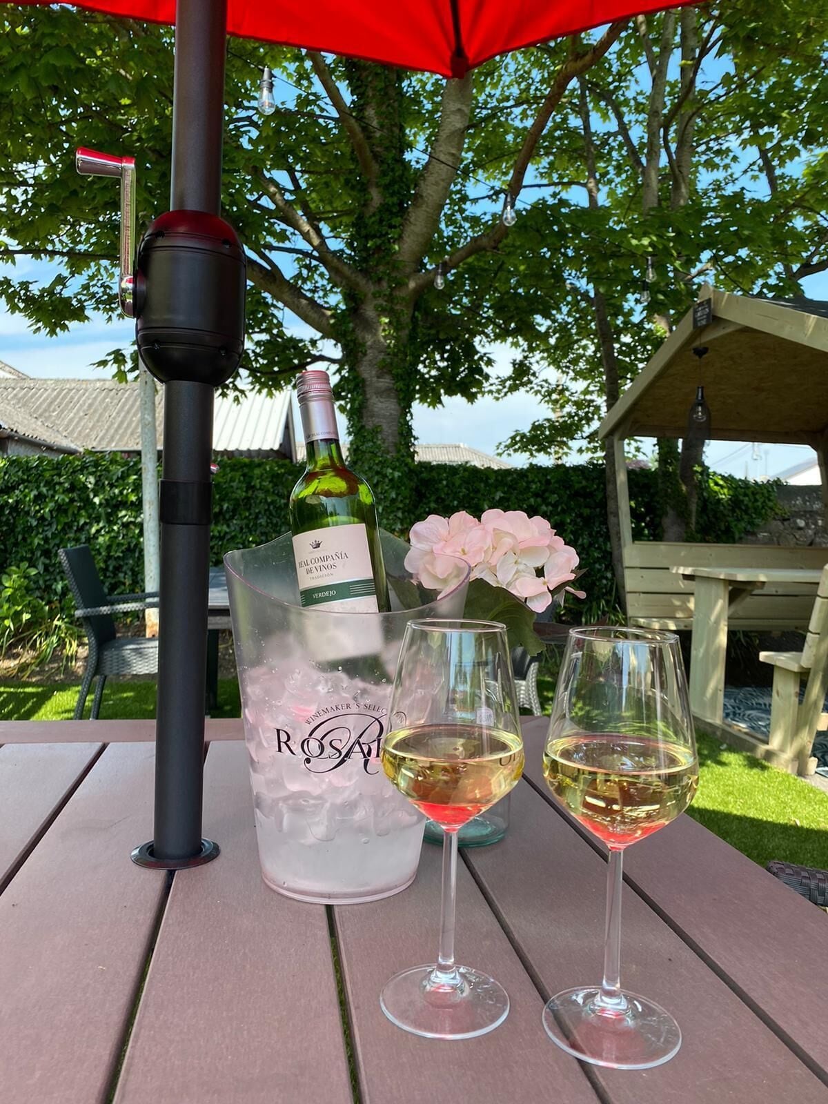 breakfast, lunch, dinner served; irish cuisine