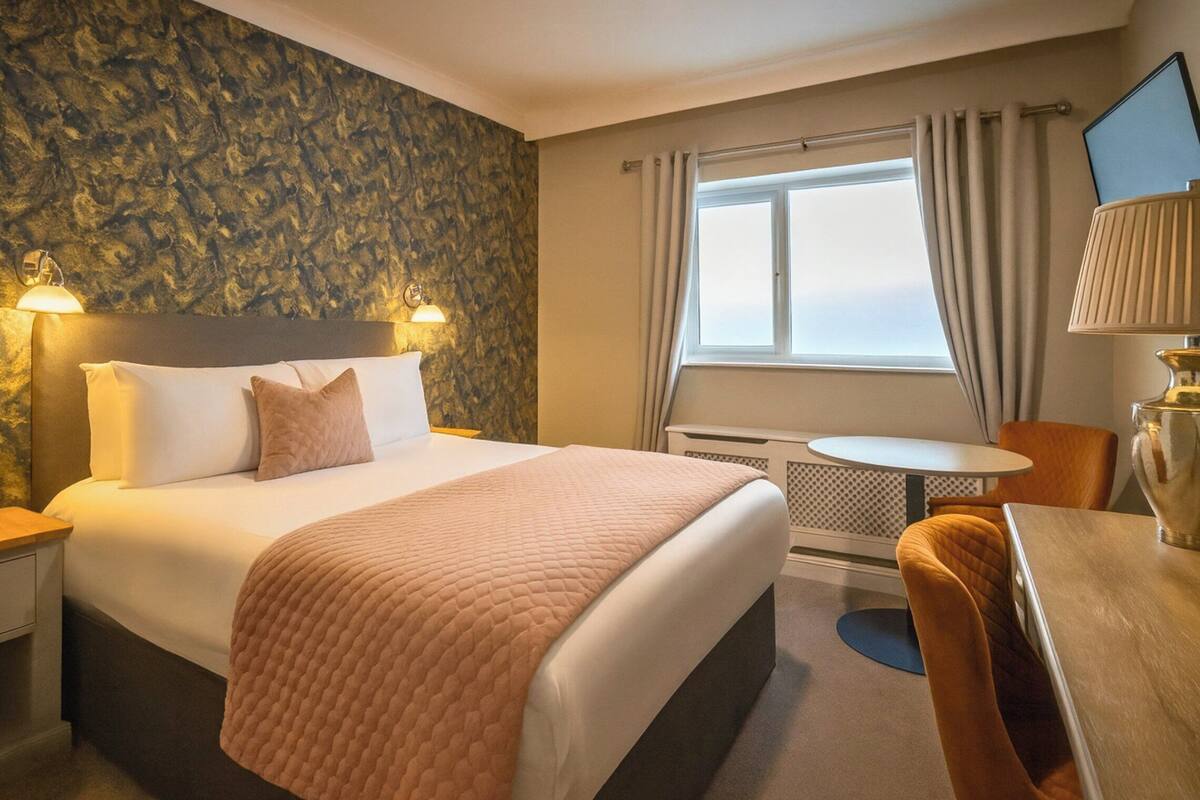 in-room safe, desk, iron/ironing board, free wifi