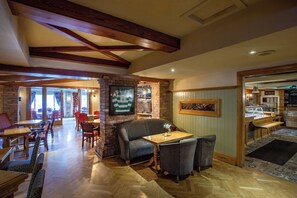 Bar (on property) - Castle Arch Hotel (Trim)