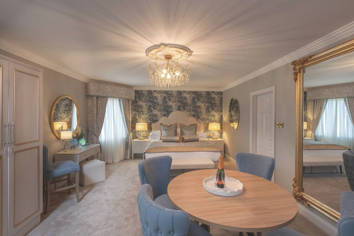 in-room safe, desk, iron/ironing board, free wifi