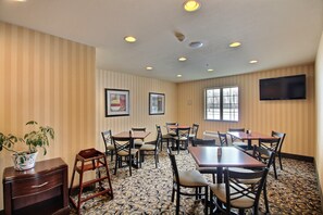 Free daily full breakfast - Cobblestone Inn & Suites - Brillion (Brillion)
