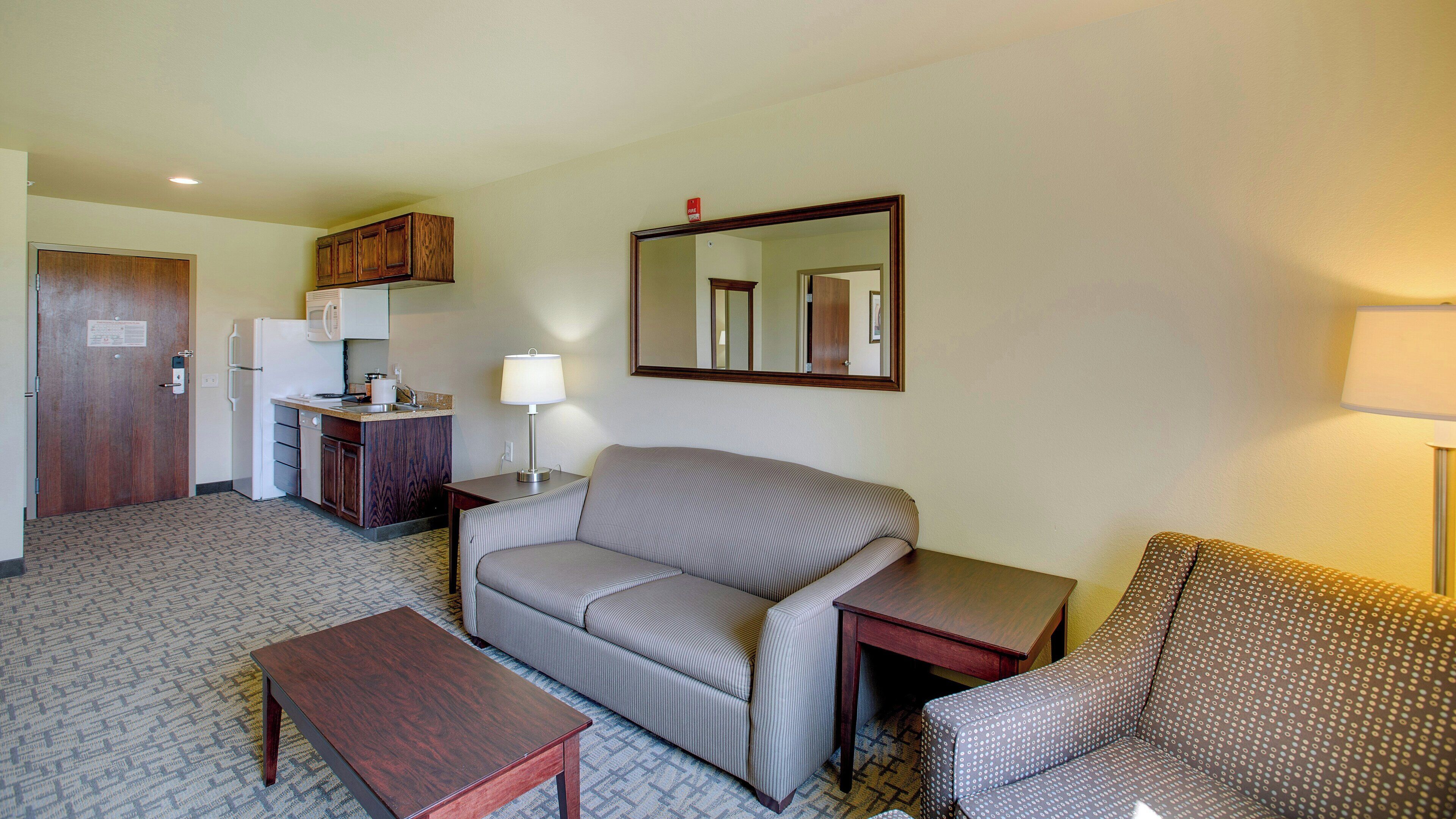 Premium bedding, in-room safe, desk, laptop workspace