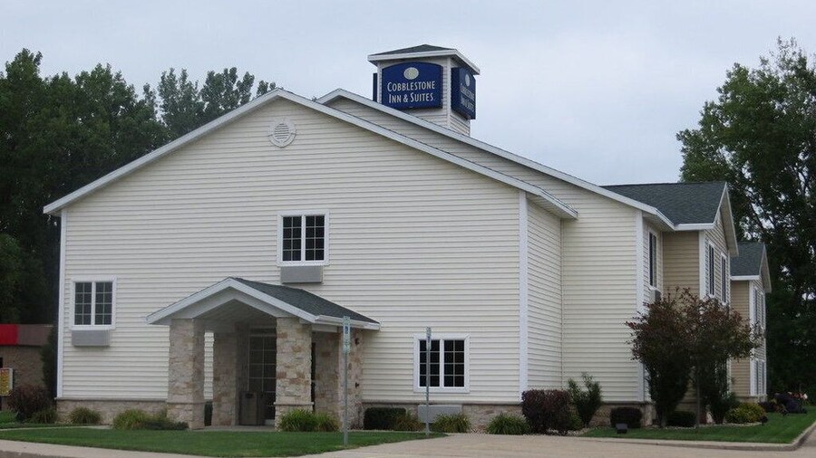 Cobblestone Inn & Suites - Brillion