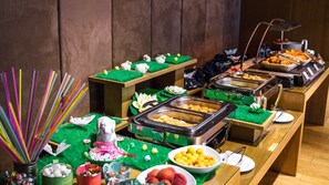 2 restaurants, breakfast, lunch, dinner served; Mediterranean cuisine 