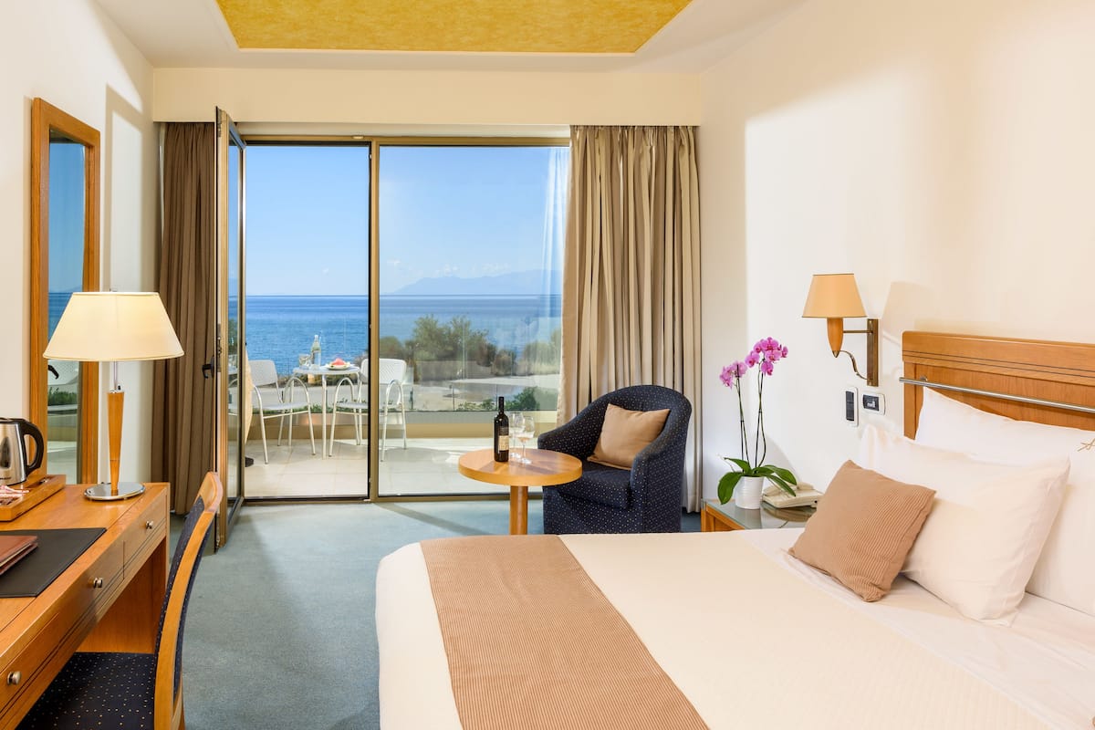 1 bedroom, premium bedding, minibar, in-room safe