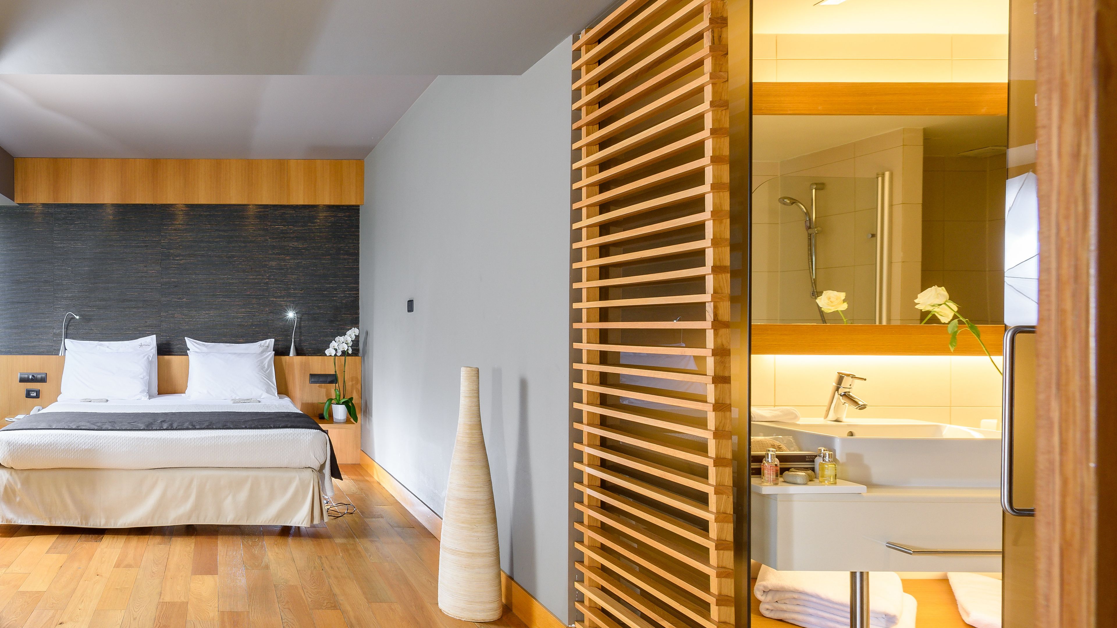 Ropa de cama de alta calidad y minibar 