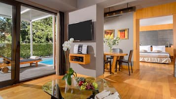Deluxe Suite, Private Pool | Living room