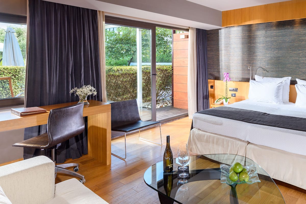 Superior Double Room, GV | Hochwertige Bettwaren, Minibar, Zimmersafe, Schreibtisch
