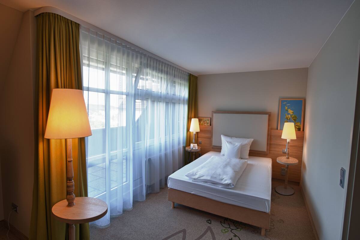Standard Room | Hypo-allergenic bedding, pillow-top beds, minibar, in-room safe