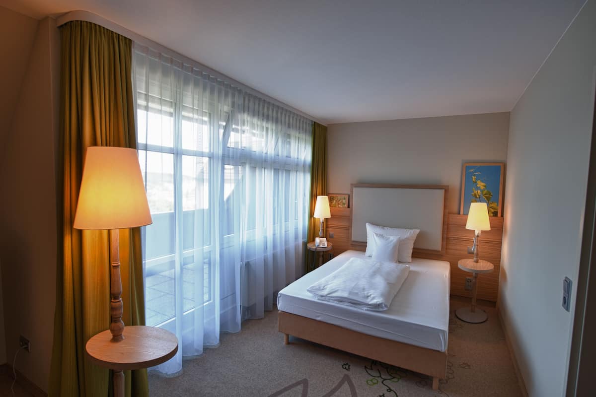 Standard Room | Hypo-allergenic bedding, pillow-top beds, minibar, in-room safe