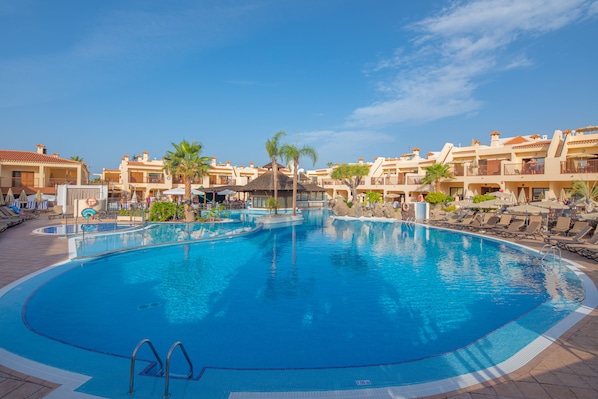 Outdoor pool, pool loungers