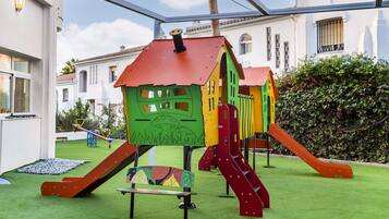 Khu vui chơi trẻ em - ngoài trời