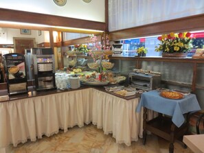 Petit déjeuner buffet compris tous les jours