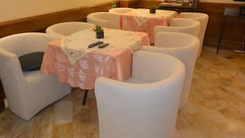 Área de estar no saguão