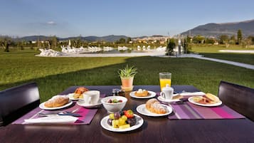 Breakfast and dinner served