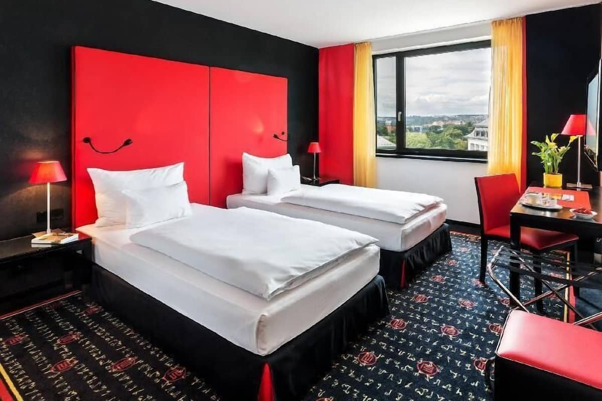 Hypo-allergenic bedding, down comforters, minibar, in-room safe