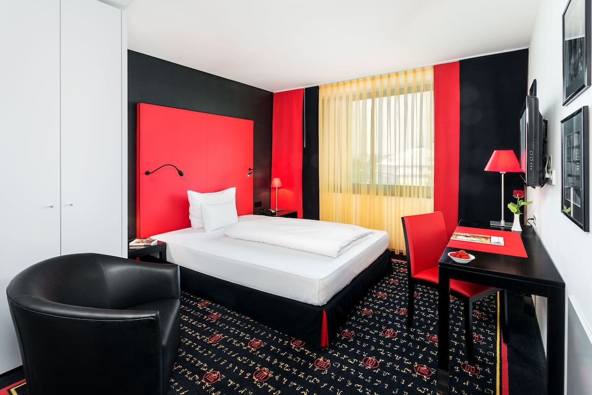 Hypo-allergenic bedding, down comforters, minibar, in-room safe