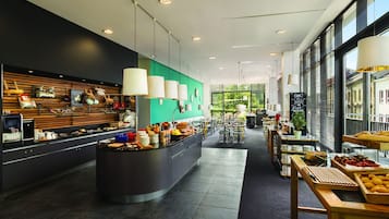 Daily buffet breakfast (CZK 350 per person)