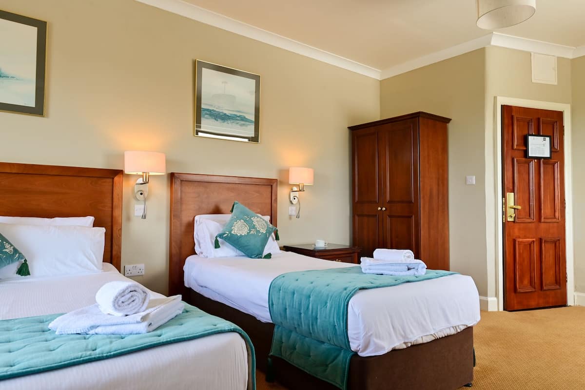 Iron/ironing board, free WiFi, bed sheets