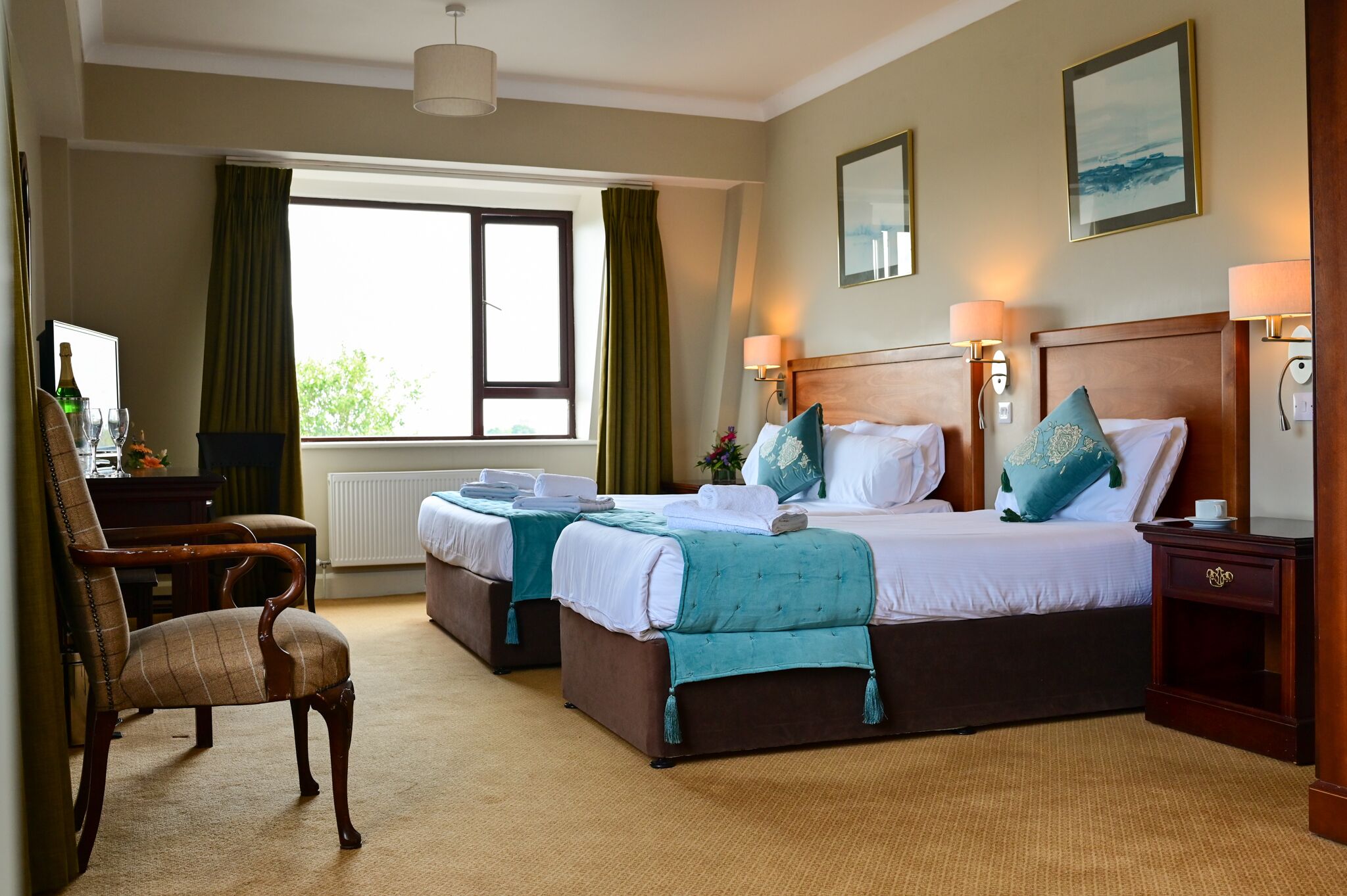 Familierom | Strykejern/-brett, wi-fi (inkludert) og sengetøy