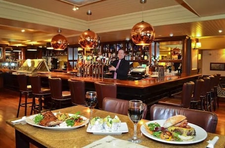 Bar (en la propiedad). Lawlors Hotel