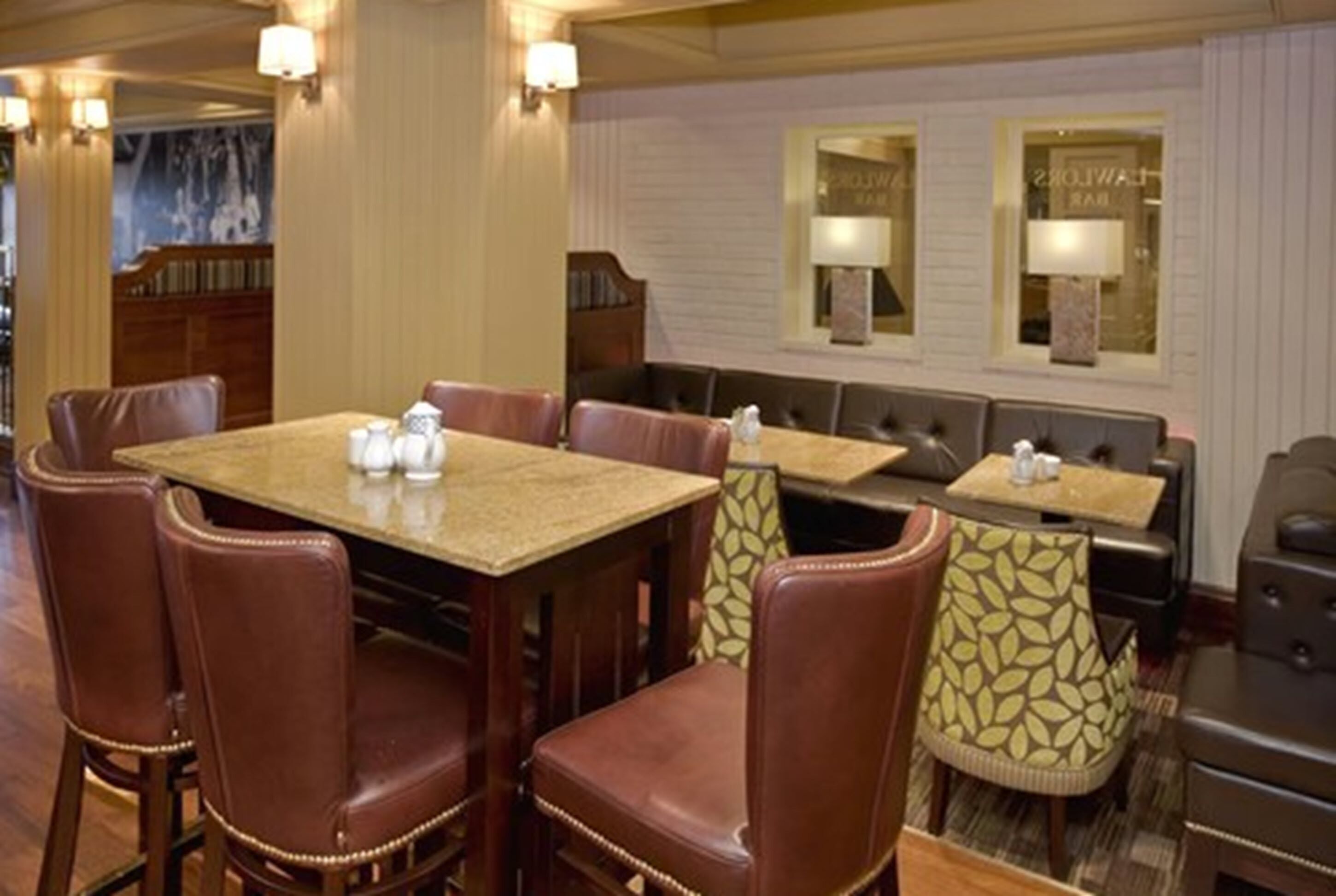 每日供應全套早餐 (每人 EUR15)